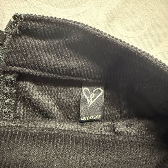 Windsor Black Pencil Skirt Knee-Length Slit - Picture 2 of 5